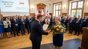 Anna Osowiecka - skarbnik Wyszków odchodzi na zasłużoną emeryturę po 36 latach służby